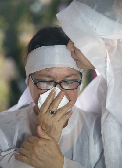 Gia đình, đồng nghiệp tiễn biệt nghệ sĩ Quang Lý trong giai điệu 'Thuyền và biển' ảnh 1