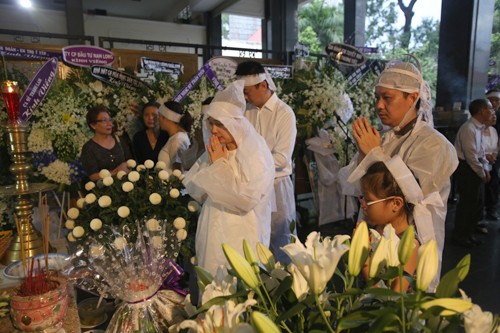 Gia đình, đồng nghiệp tiễn biệt nghệ sĩ Quang Lý trong giai điệu 'Thuyền và biển' ảnh 2