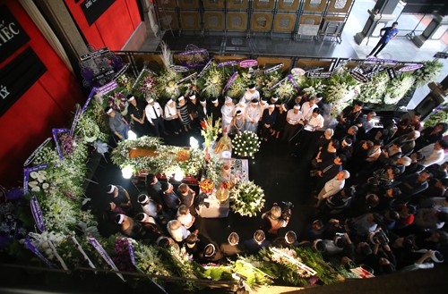 Gia đình, đồng nghiệp tiễn biệt nghệ sĩ Quang Lý trong giai điệu 'Thuyền và biển' ảnh 4