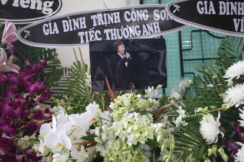 Gia đình, đồng nghiệp tiễn biệt nghệ sĩ Quang Lý trong giai điệu 'Thuyền và biển' ảnh 9