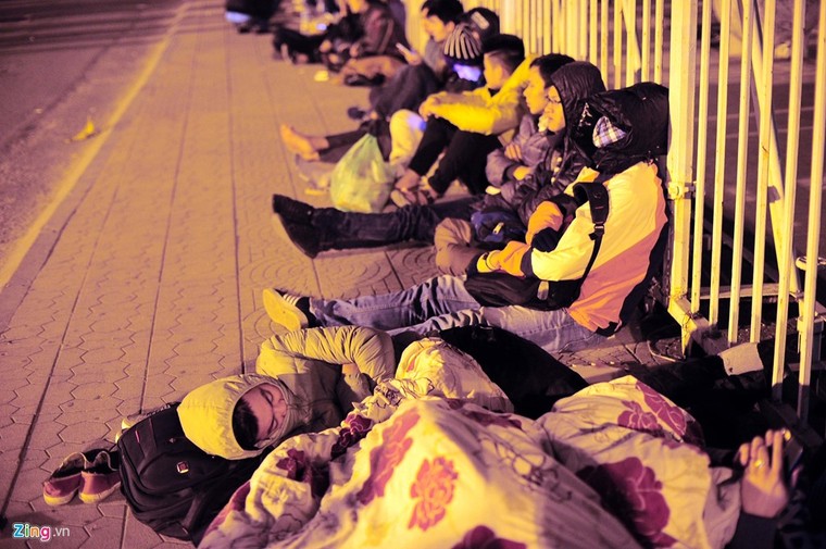 Săn vé trận bán kết AFF Cup từ nửa đêm ở Mỹ Đình ảnh 4