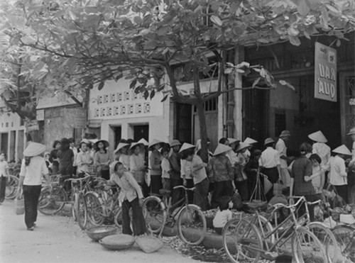 Những chuyện 'cười ra nước mắt' thời tem phiếu ảnh 1