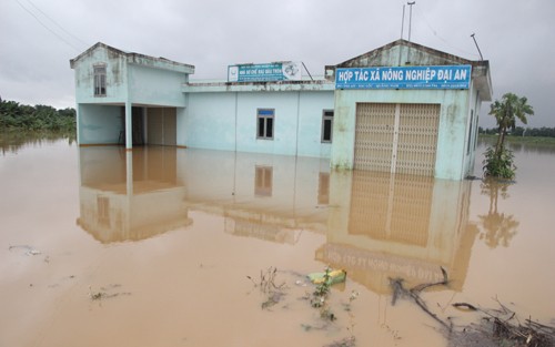 Mưa lớn và thủy điện xả lũ, hạ du Quảng Nam ngập sâu ảnh 2