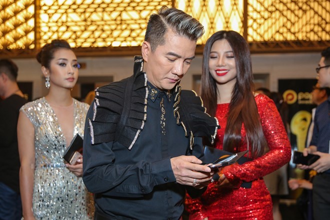 Đàm Vĩnh Hưng buồn bã xuất hiện sau khi công khai mẹ nợ nần ảnh 1