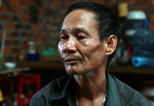  Người cha 2 giờ lấy thân che cho con khi 10 căn nhà đổ sập ảnh 2