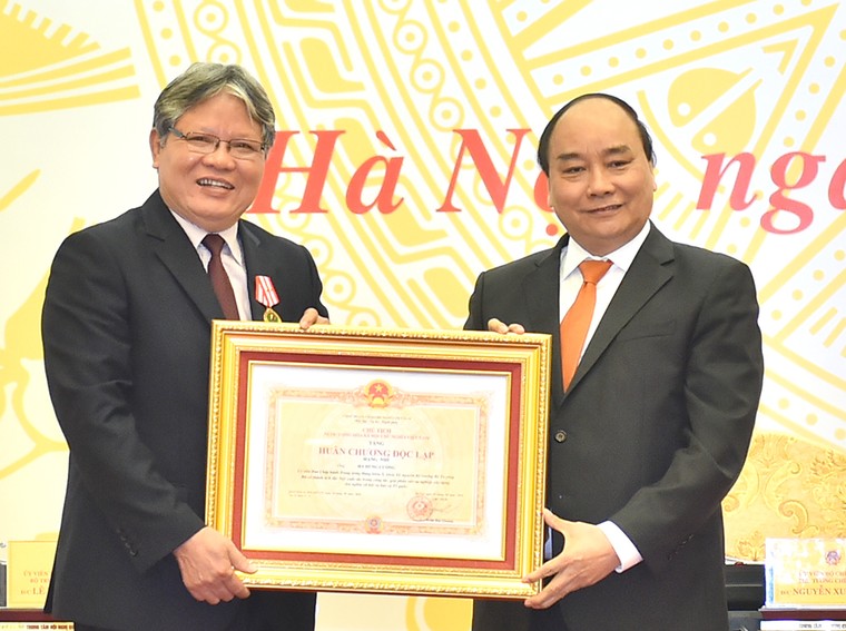  Không được cài cắm vào luật những lợi ích riêng ảnh 2