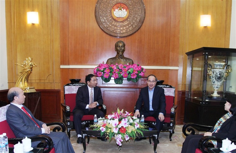 Chủ tịch Nguyễn Thiện Nhân tiếp nhận ủng hộ đồng bào lũ lụt ảnh 2