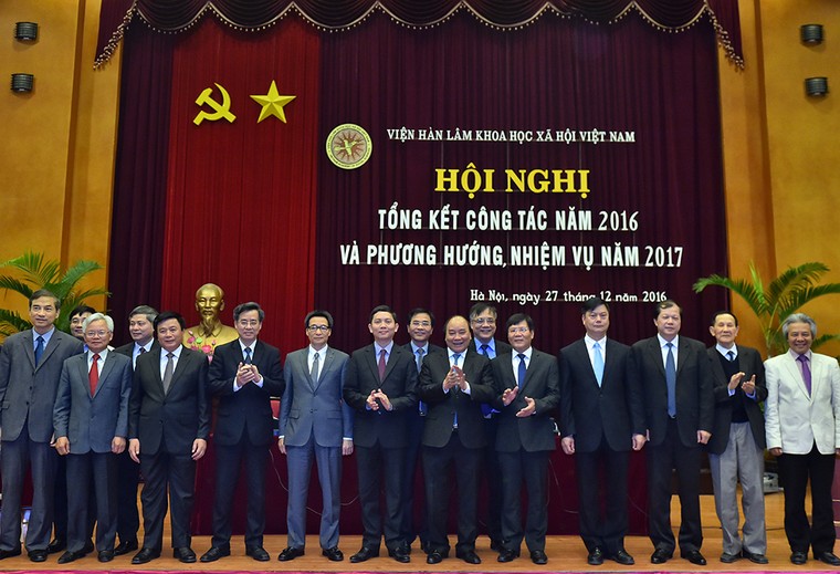  Thủ tướng ‘đặt hàng’ thể chế cho Viện Hàn lâm KHXH Việt Nam ảnh 2