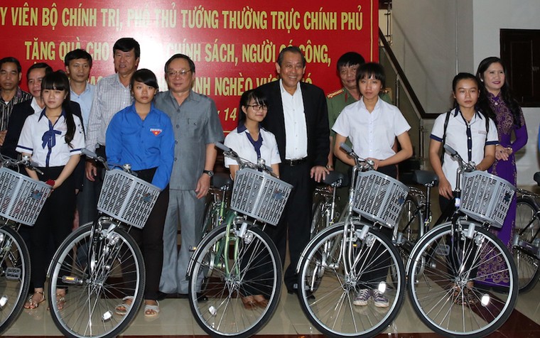  Luôn quan tâm đến địa bàn biên giới, vùng sâu, vùng xa ảnh 2