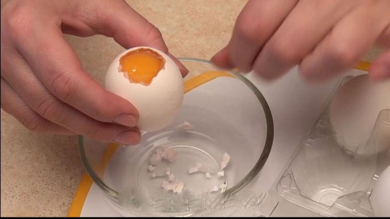 Cách làm món thịt đông trong vỏ trứng gà cực bắt mắt đón tết ảnh 1