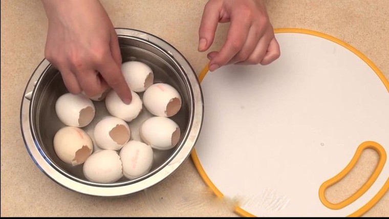 Cách làm món thịt đông trong vỏ trứng gà cực bắt mắt đón tết ảnh 3