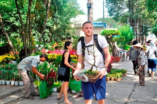 Đường phố Sài Gòn ngập hoa, nhộn nhịp không khí Tết ảnh 8