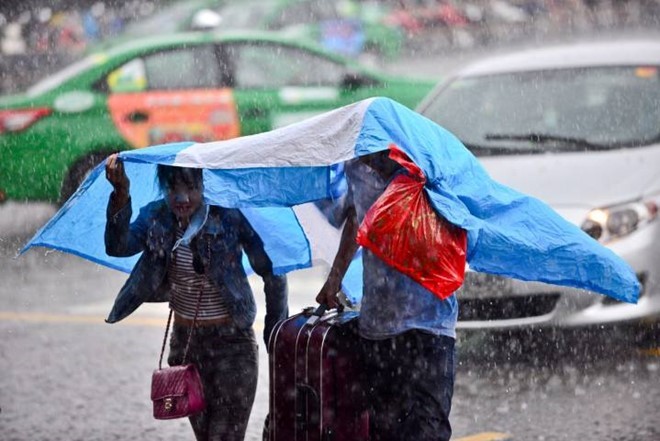 Sài Gòn bất ngờ mưa lớn chiều 28 Tết ảnh 1