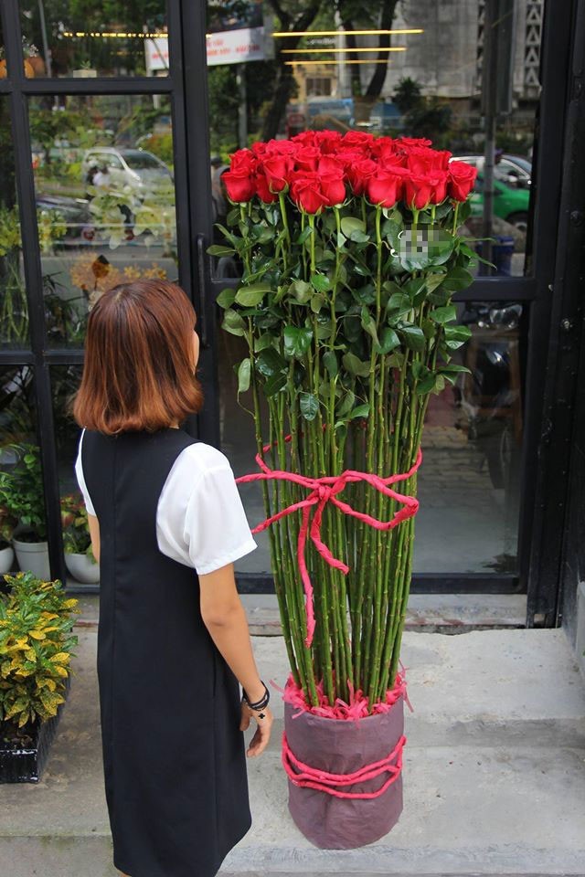 Hoa hồng giá nửa triệu cao hơn người cháy hàng dịp Valentine ảnh 1