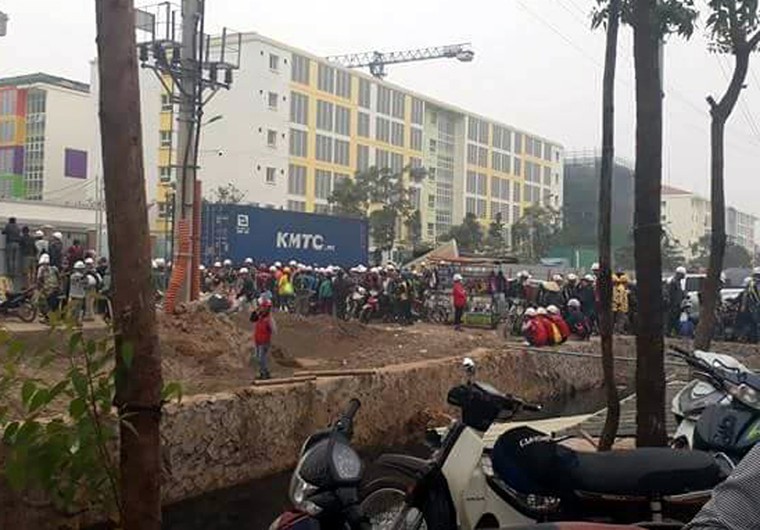  Va chạm với bảo vệ, hàng nghìn công nhân 'quây' Công ty Samsung Bắc Ninh ảnh 1