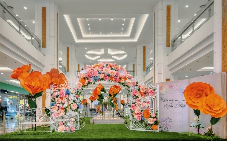 Khám phá 'vườn diệu kỳ' nhận quà sành điệu tại Vincom ảnh 1