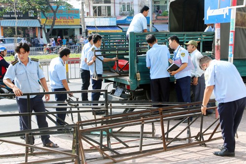  Quận ven TP HCM nhắn 700 tin nhắc người dân không chiếm vỉa hè ảnh 1