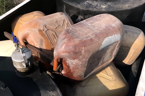  Cảnh sát bao vây, bắt băng rút xăng xe bồn ở Sài Gòn ảnh 1