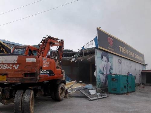 Quảng Ninh đóng cửa 15 cửa hàng ‘chỉ bán cho người Trung Quốc’ ảnh 1