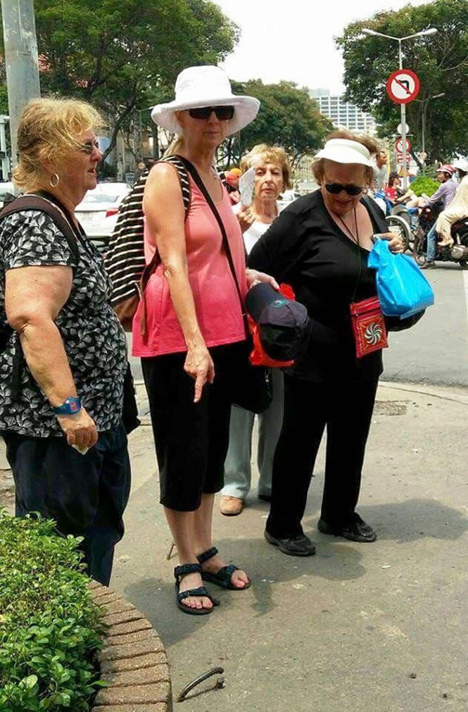 Công ty đền 1.000 USD vì để móc sắt làm khách Tây ngã ảnh 1