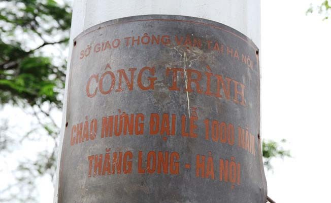 Cột đồng hồ kỷ niệm 1.000 năm Thăng Long ngừng hoạt động ảnh 1