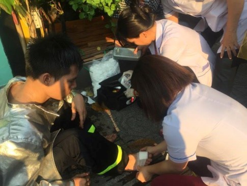 Cháy nhà trên đường Trần Khánh Dư, 10 người kẹt trong ngôi nhà 4 tầng ảnh 1