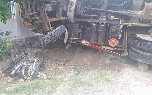  Hai vợ chồng tử vong dưới bánh ôtô tải ảnh 1