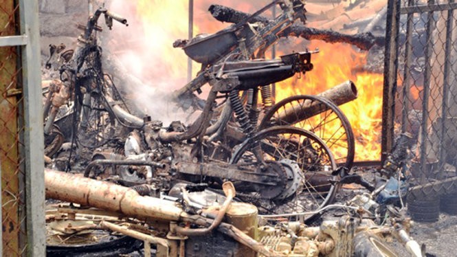 Tắc quốc lộ đi Sa Pa vì cháy nhà ảnh 1