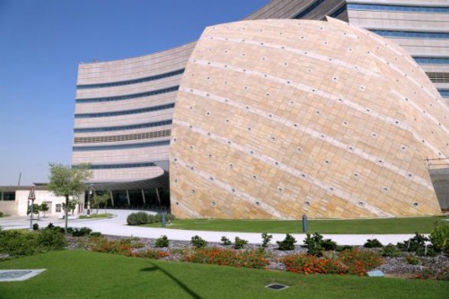 Khám chữa bệnh miễn phí ở quốc gia giàu nhất thế giới ảnh 1