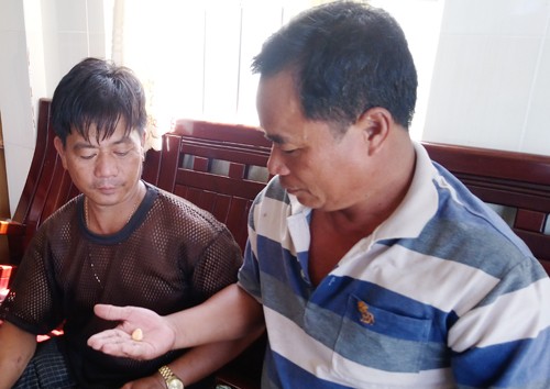 Ngư dân miền Tây phát hiện viên ngọc quý trong ốc giác ảnh 1