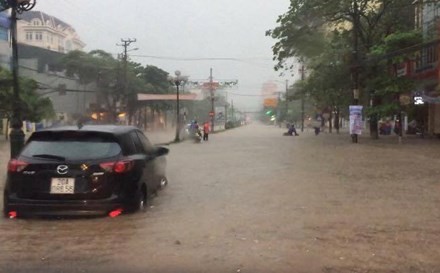 Thái Nguyên điều xe đặc chủng đưa thí sinh đi thi THPT Quốc gia ảnh 1