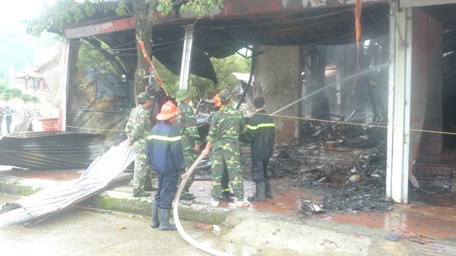 Hiện trường hoang tàn của vụ cháy chợ biên giới Tân Thanh ảnh 1