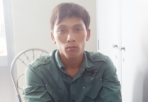  Hai kẻ giả danh cảnh sát hình sự, thủ súng nhựa đi cướp ảnh 1