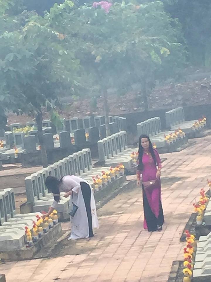 Cán bộ Công đoàn ngành Giáo dục tri ân liệt sỹ ảnh 11