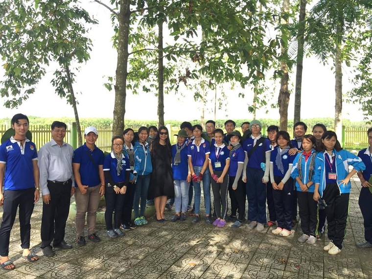 Cán bộ Công đoàn ngành Giáo dục tri ân liệt sỹ ảnh 1