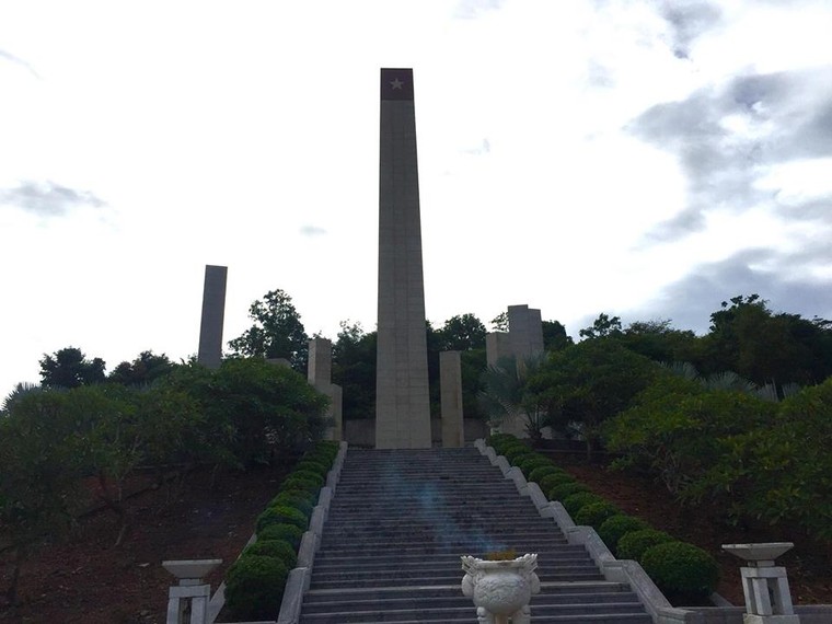 Cán bộ Công đoàn ngành Giáo dục tri ân liệt sỹ ảnh 4