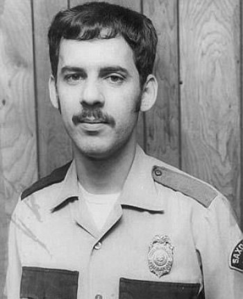  18 năm lẩn trốn trong phòng bí mật của tên mafia Mỹ ảnh 1