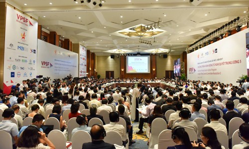  Thủ tướng cảnh báo 'tránh thu hút đầu tư theo kiểu giẫm đạp lên nhau' ảnh 1