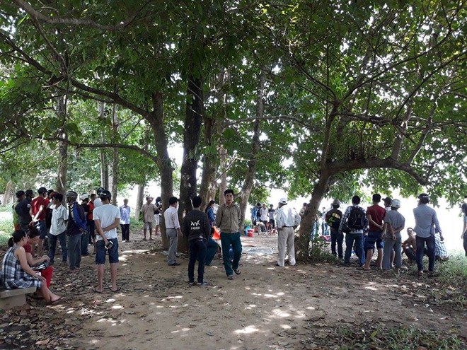 Nam thanh niên bốc cháy như ngọn đuốc trong công viên ảnh 1