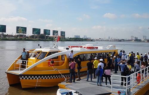 Tuyến buýt đường sông đầu tiên của Sài Gòn ảnh 1