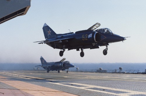 Lớp tàu sân bay lai tạp kém thành công của Liên Xô ảnh 1