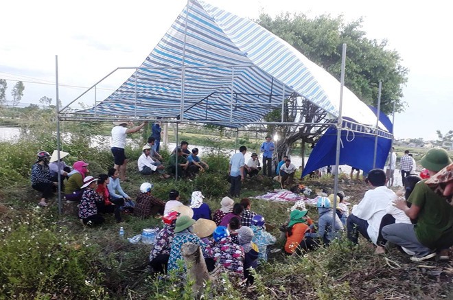 Tìm thấy thi thể ba mẹ con nhảy cầu Gò Đông tự vẫn ảnh 1