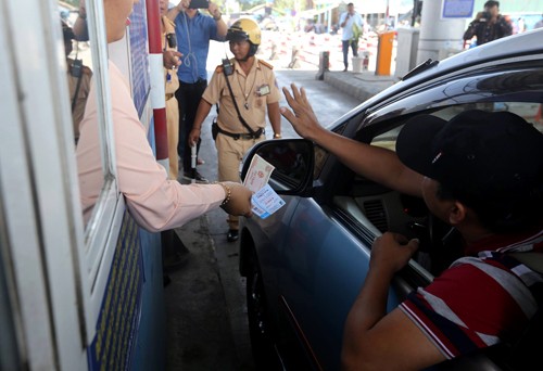 An ninh thắt chặt ngày BOT Cai Lậy thu phí trở lại ảnh 1