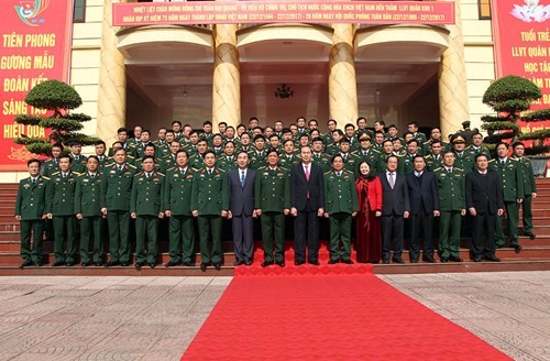 Chủ tịch nước thăm và làm việc với lực lượng vũ trang Quân khu 1 ảnh 2