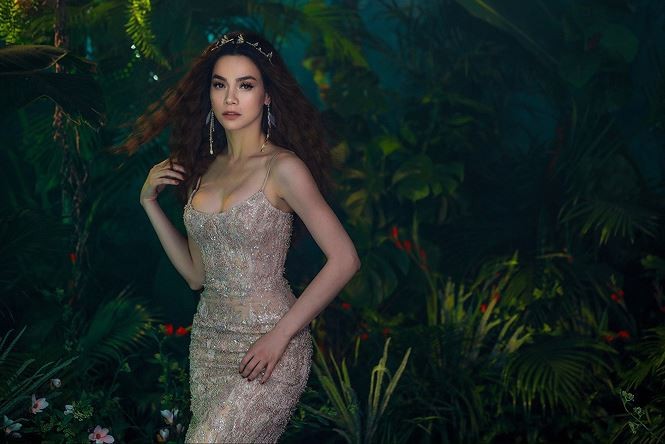 Hồ Ngọc Hà mặc váy xuyên thấu, hoá 'nữ thần' đẹp mê hoặc ảnh 4