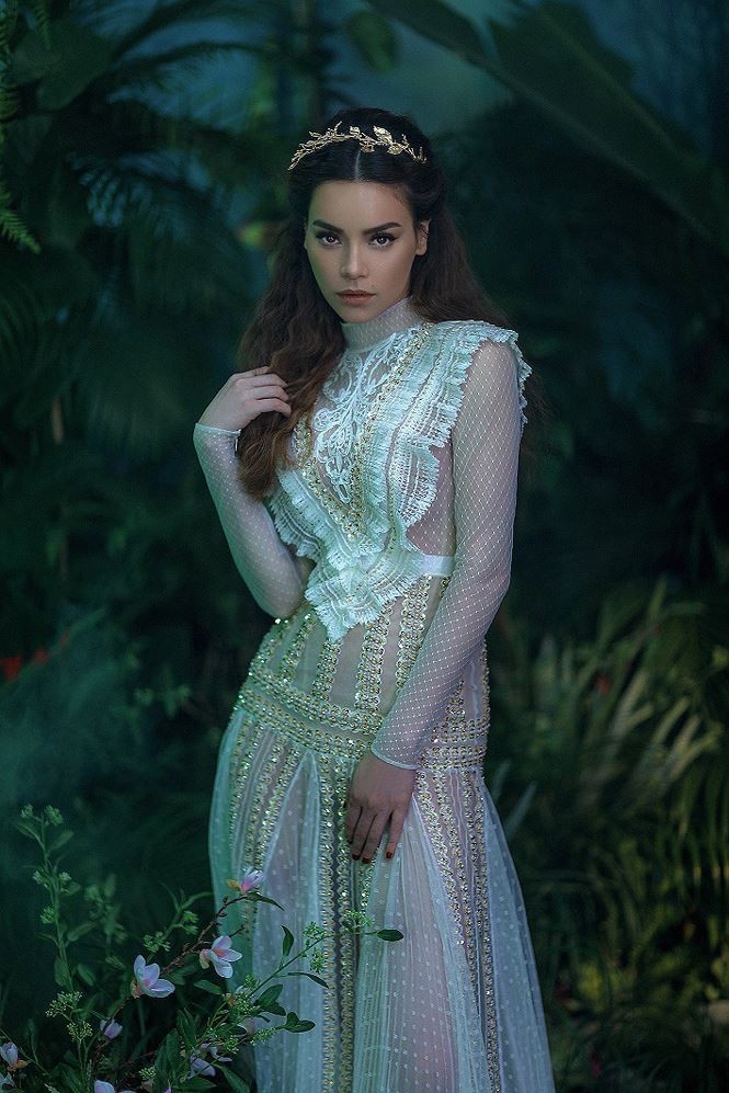 Hồ Ngọc Hà mặc váy xuyên thấu, hoá 'nữ thần' đẹp mê hoặc ảnh 8