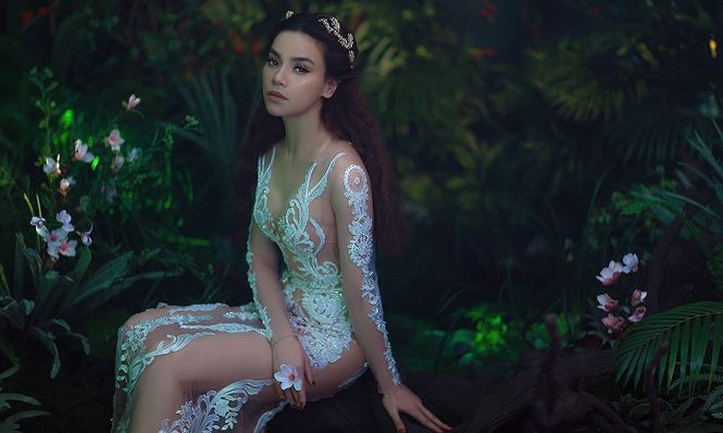 Hồ Ngọc Hà mặc váy xuyên thấu, hoá 'nữ thần' đẹp mê hoặc ảnh 10