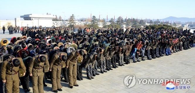 Ngày giỗ cha, Chủ tịch Kim Jong-un thề tiếp tục chiến đấu không nao núng ảnh 1