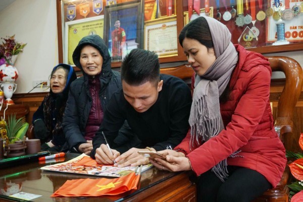  Quang Hải: ‘Về với gia đình là tôi hạnh phúc lắm rồi nên muốn mọi thứ đơn giản nhất’ ảnh 4