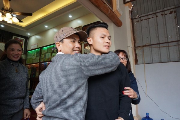  Quang Hải: ‘Về với gia đình là tôi hạnh phúc lắm rồi nên muốn mọi thứ đơn giản nhất’ ảnh 1